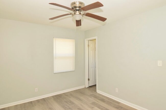 Building Photo - Don't miss this 3-bedroom, 2-bath home that is available now!