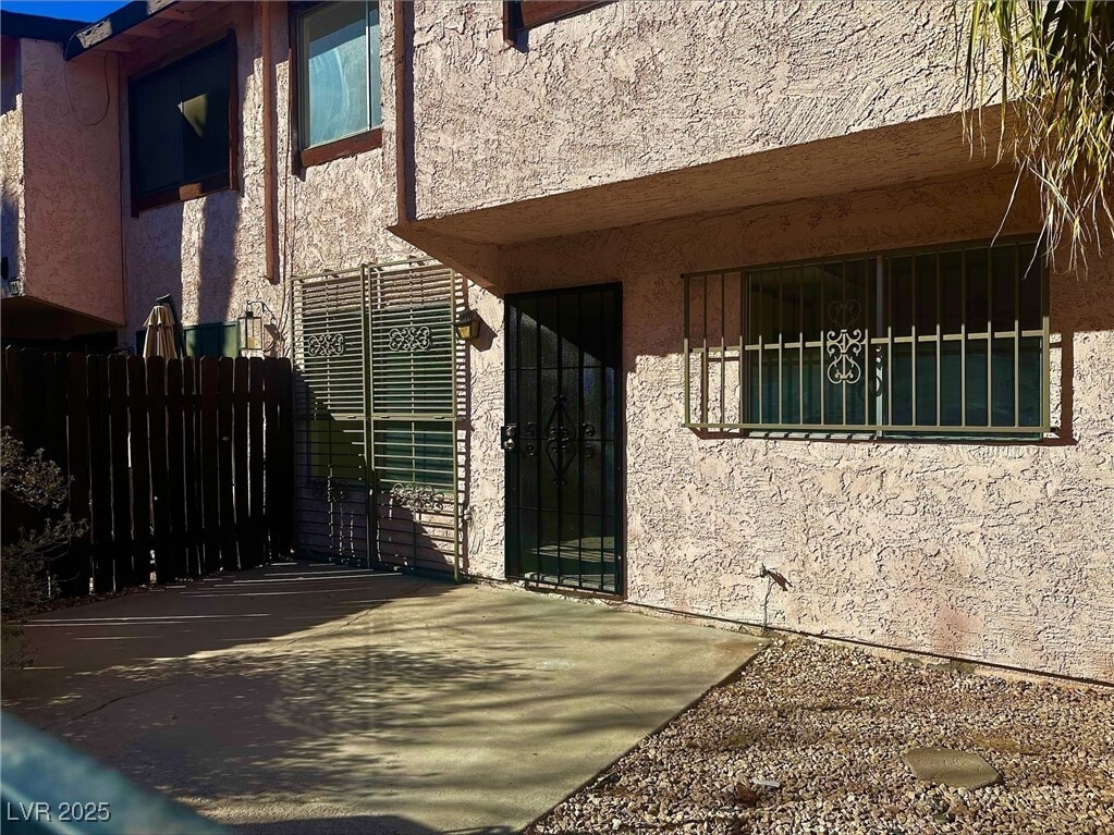 Primary Photo - 4338 Caliente St