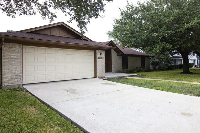 Building Photo - 309 Teakwood Dr