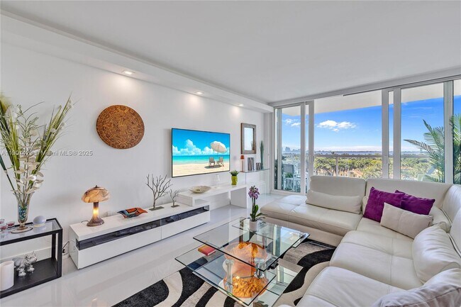 Foto del edificio - 5600 Collins Ave