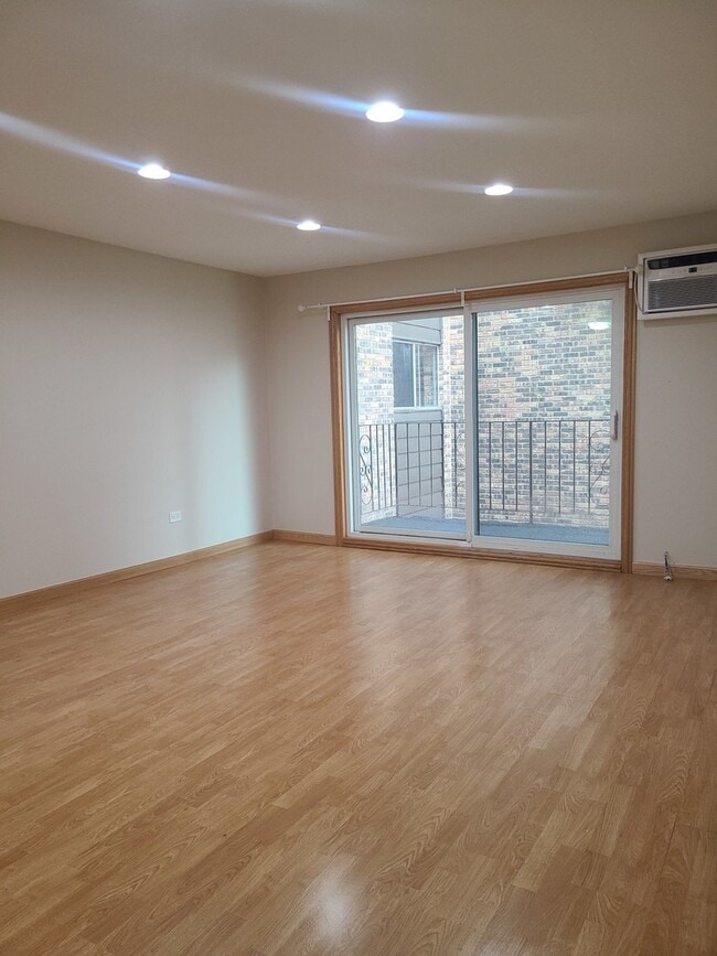Foto del edificio - 8936 N Parkside Ave