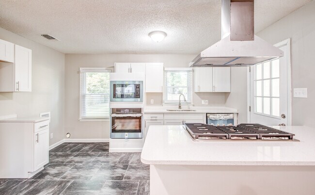 Building Photo - 4944 Lynbar Ave