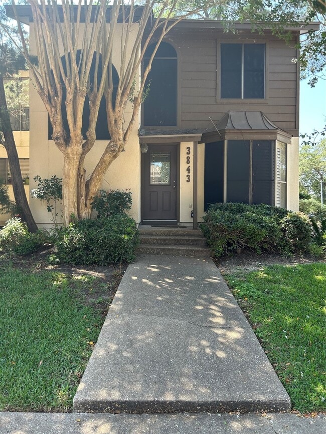 Building Photo - 3843 Knollcrest Dr