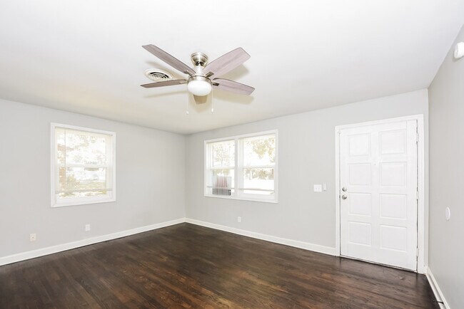 Foto del edificio - 434 Mockernut Ln