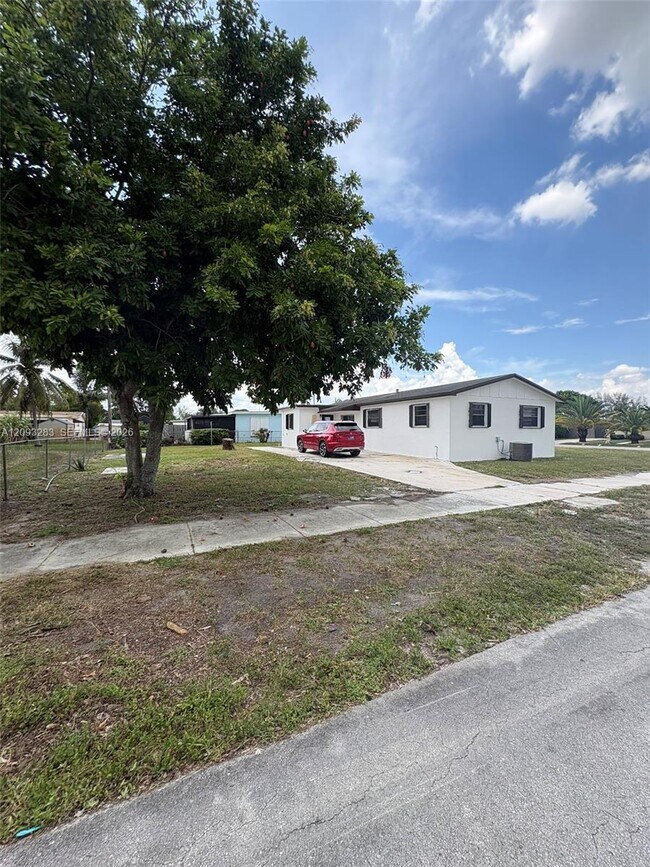Foto del edificio - 3020 NW 212th St