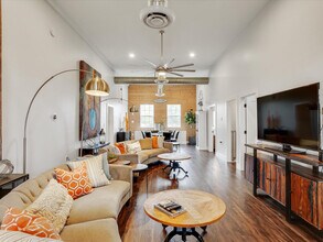 Building Photo - 1400 Shadow Brook Trail