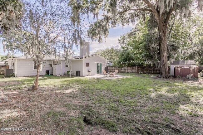 Building Photo - 1358 Hollyhock Cir