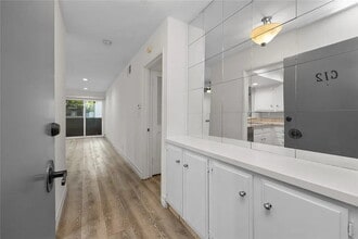 Building Photo - 278 N Wilshire Ave