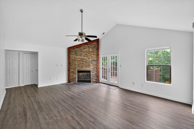 Building Photo - Charming 3-Bedroom Home in a Peaceful Neig...