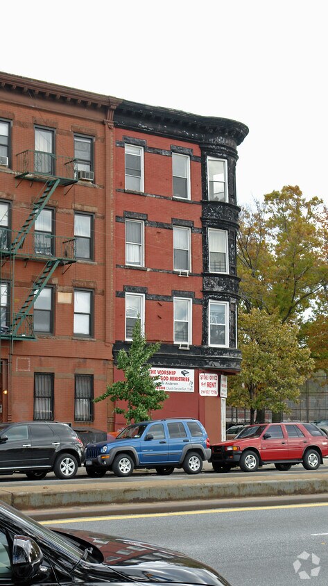 Building Photo - 321 4th Ave