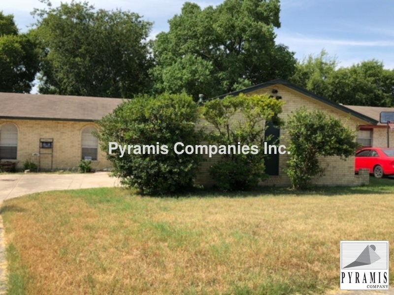 Building Photo - 14158 Swallow Dr