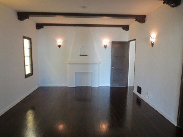 Primary Photo - 628 N Windsor Blvd