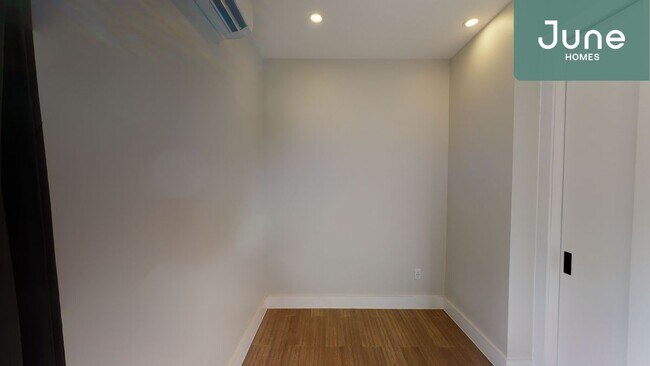 Building Photo - Full room in 4-bed/2.0-bath Home