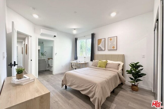 Foto del edificio - 3124 W 11th St