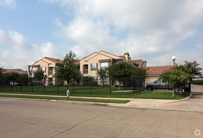 Building Photo - Waxahachie Village Condominiums