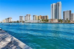 Foto del edificio - 800 Parkview Dr