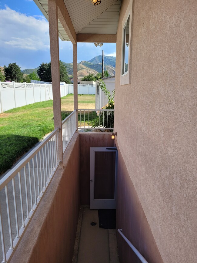 Building Photo - 544 E 500 S