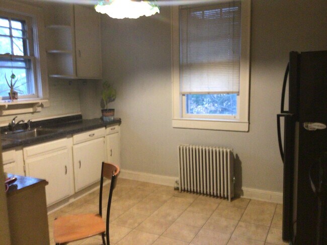 Building Photo - 692 Muncey Rd