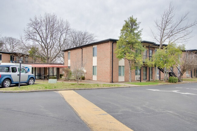 F9 - 2601 Hillsboro Pike