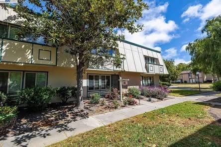 Building Photo - 27530 Stromberg Ct