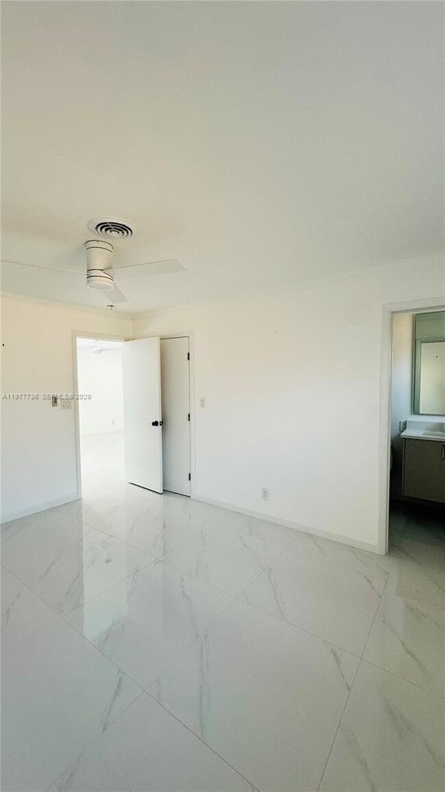 Foto del edificio - 1675 NE 45th St