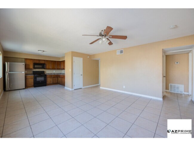 Foto del edificio - Embrace Comfort and Elegance in this Pristine 3/2 Apartment in Phoenix.