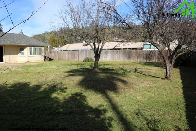 Building Photo - 2439 Lake Redding Dr