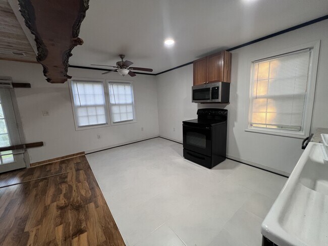 Foto del edificio - 2040 Cambridge Ave
