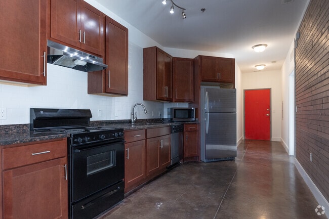 1BR, 1BA - 785SF - Kitchen - River Mill Lofts & Skyloft Apts