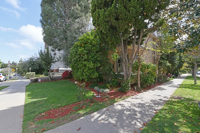 Front - 10302 Ilona Ave