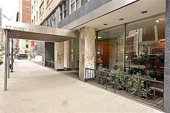 Foto del edificio - 77 W 55th St