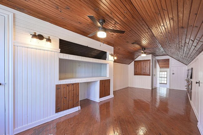 Building Photo - 1204 SW Binkley St