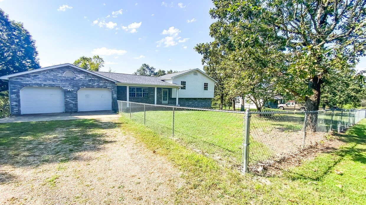 14020 Howard Ln, Dixon, MO 65459 House Rental in Dixon, MO