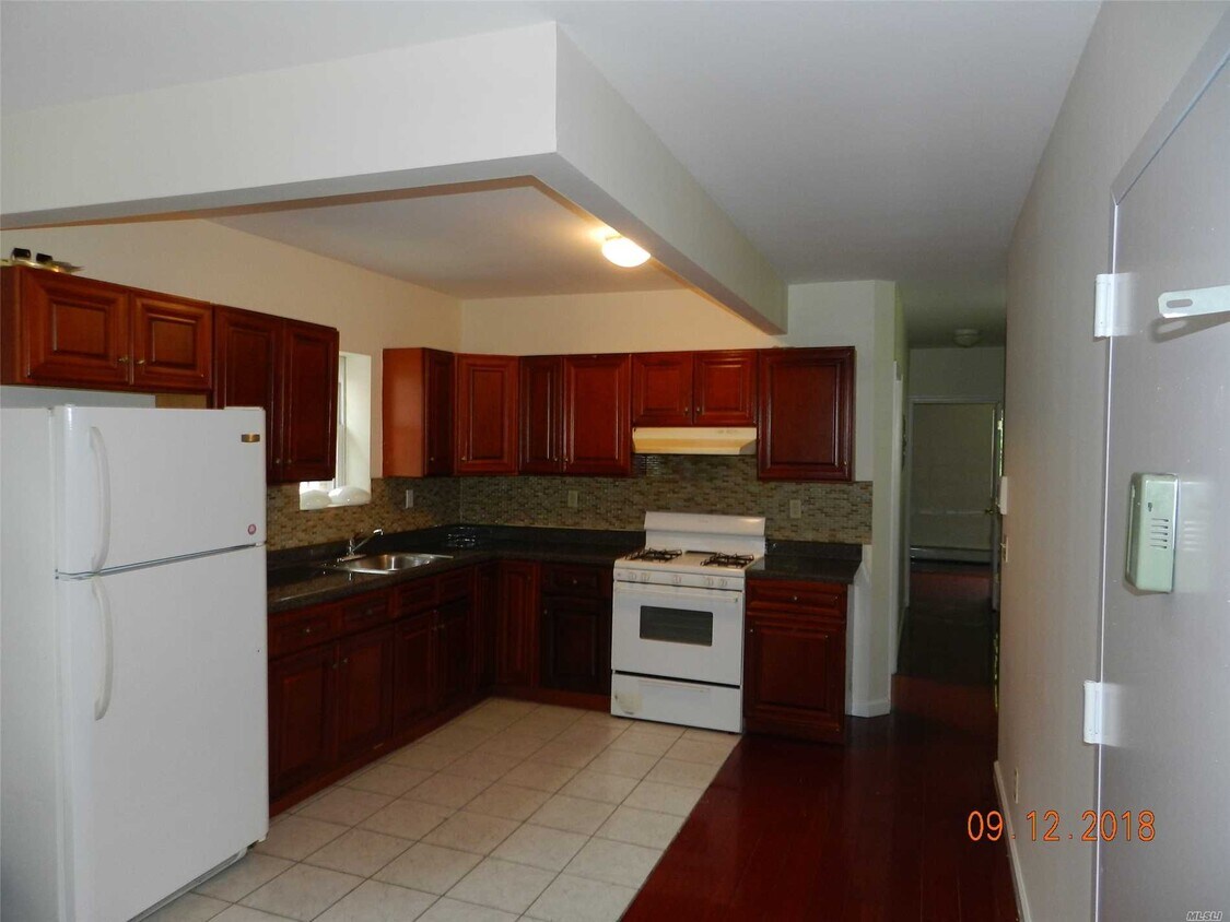 Primary Photo - 86-15 116th St