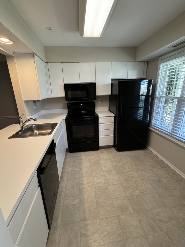 Kitchen with new appliances and freshly painted cabinets - 2103 Society Pl