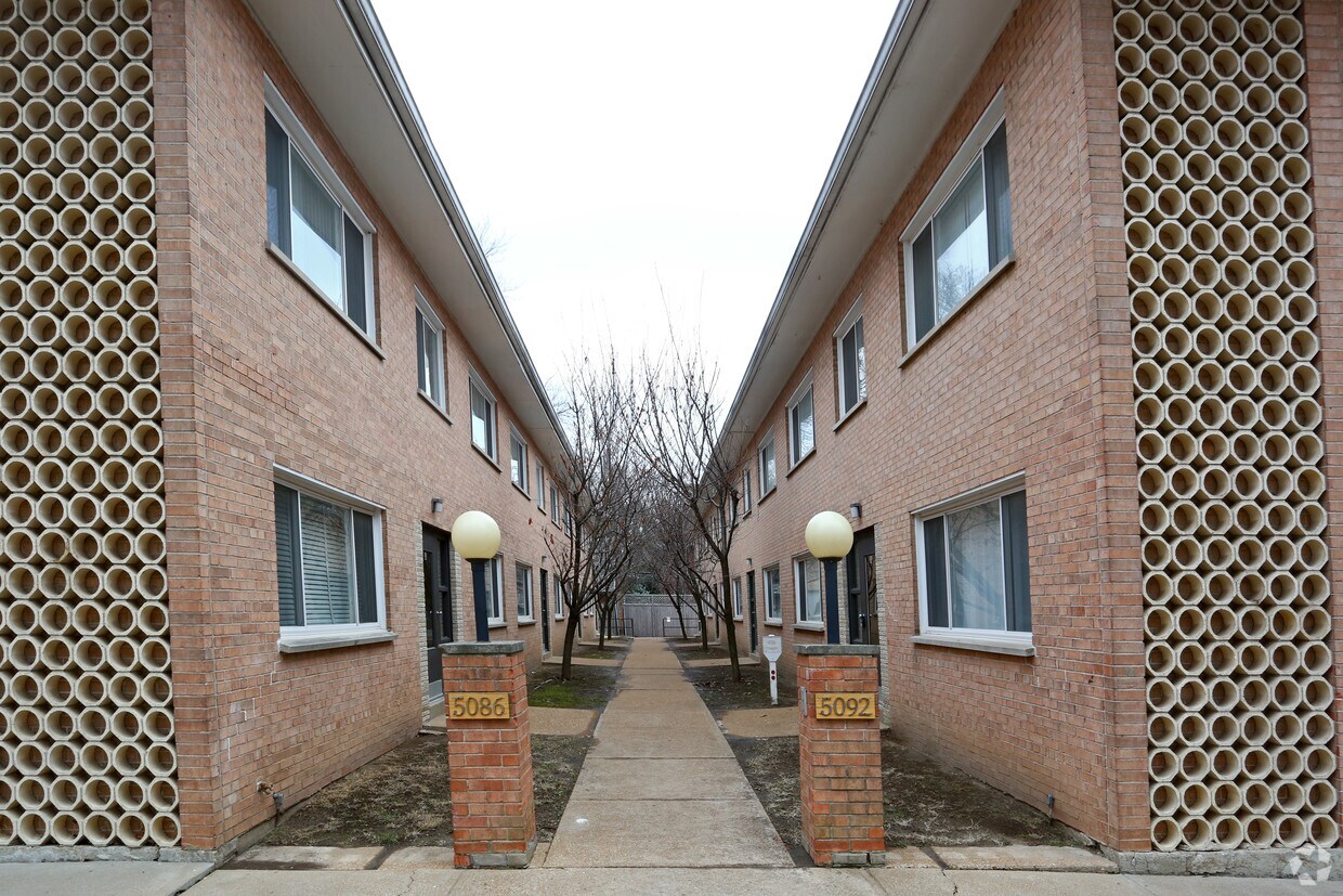 Building Photo - 5086-5092 Waterman Blvd