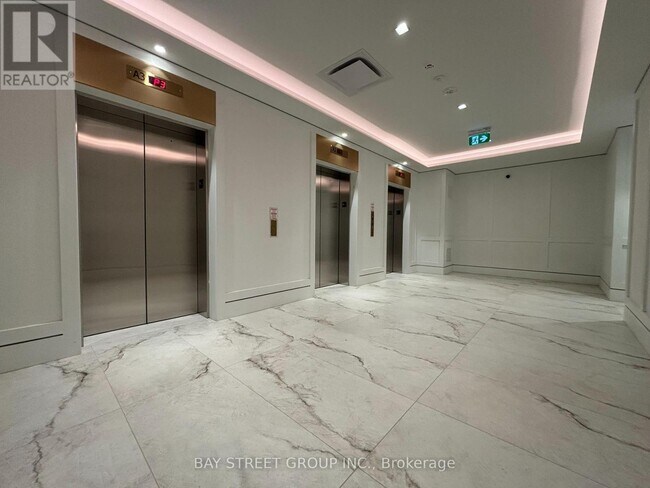 Photo du bâtiment - 4010 Eglinton Ave W