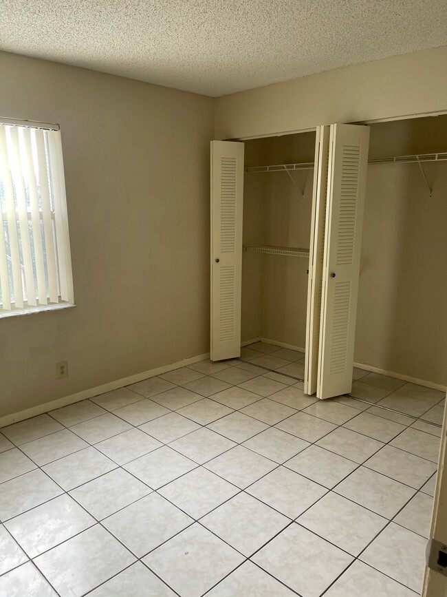 Building Photo - 10802 Royal Palm Blvd