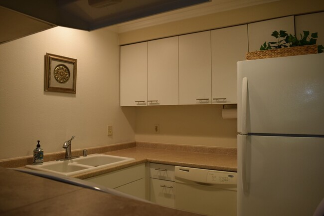 Building Photo - Maui Gardens 1bd 1ba upstairs Unit - Mostl...