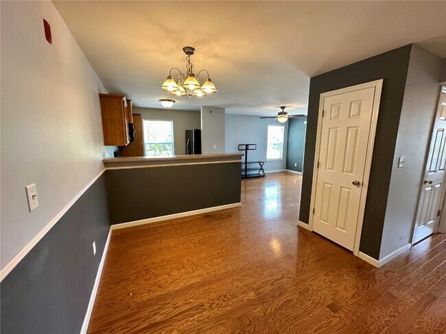 Foto del edificio - 6203 Spring River Dr