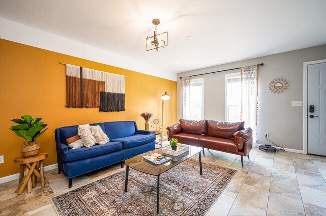 Foto del edificio - 1283 Sweet Pine Dr