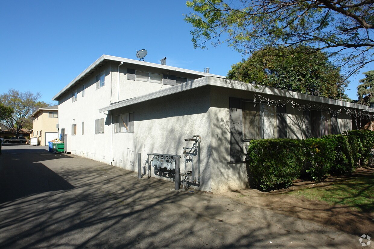Building Photo - 1377 Lexington Dr
