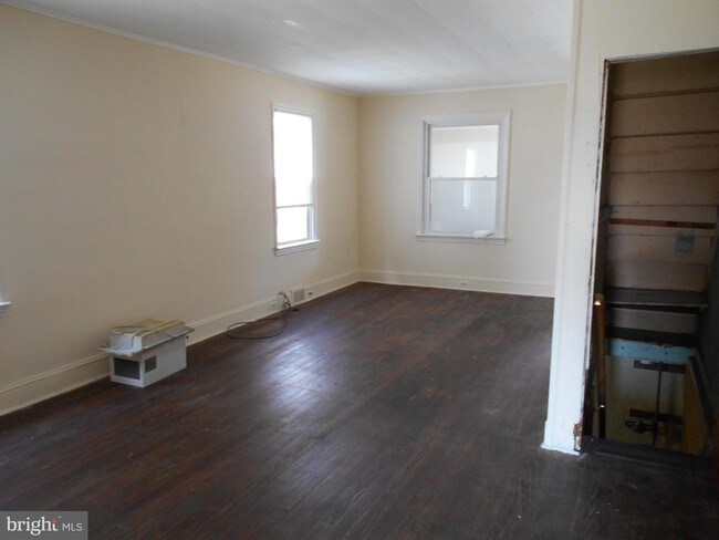 Building Photo - 627 Coleman Ave