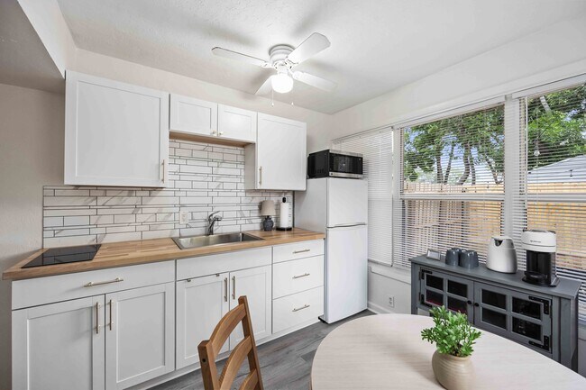 Foto del edificio - 3613 Belmont Blvd