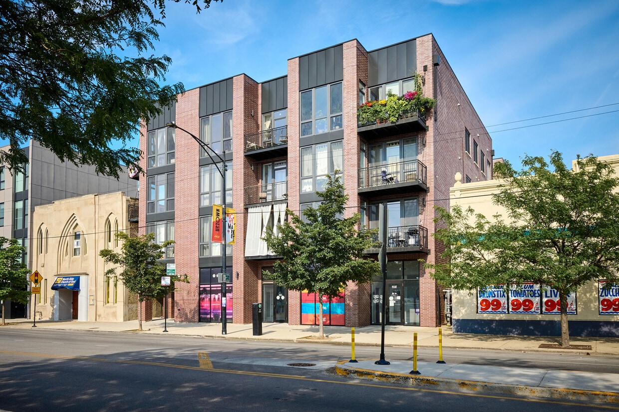 Foto principal - 5139 N Broadway St