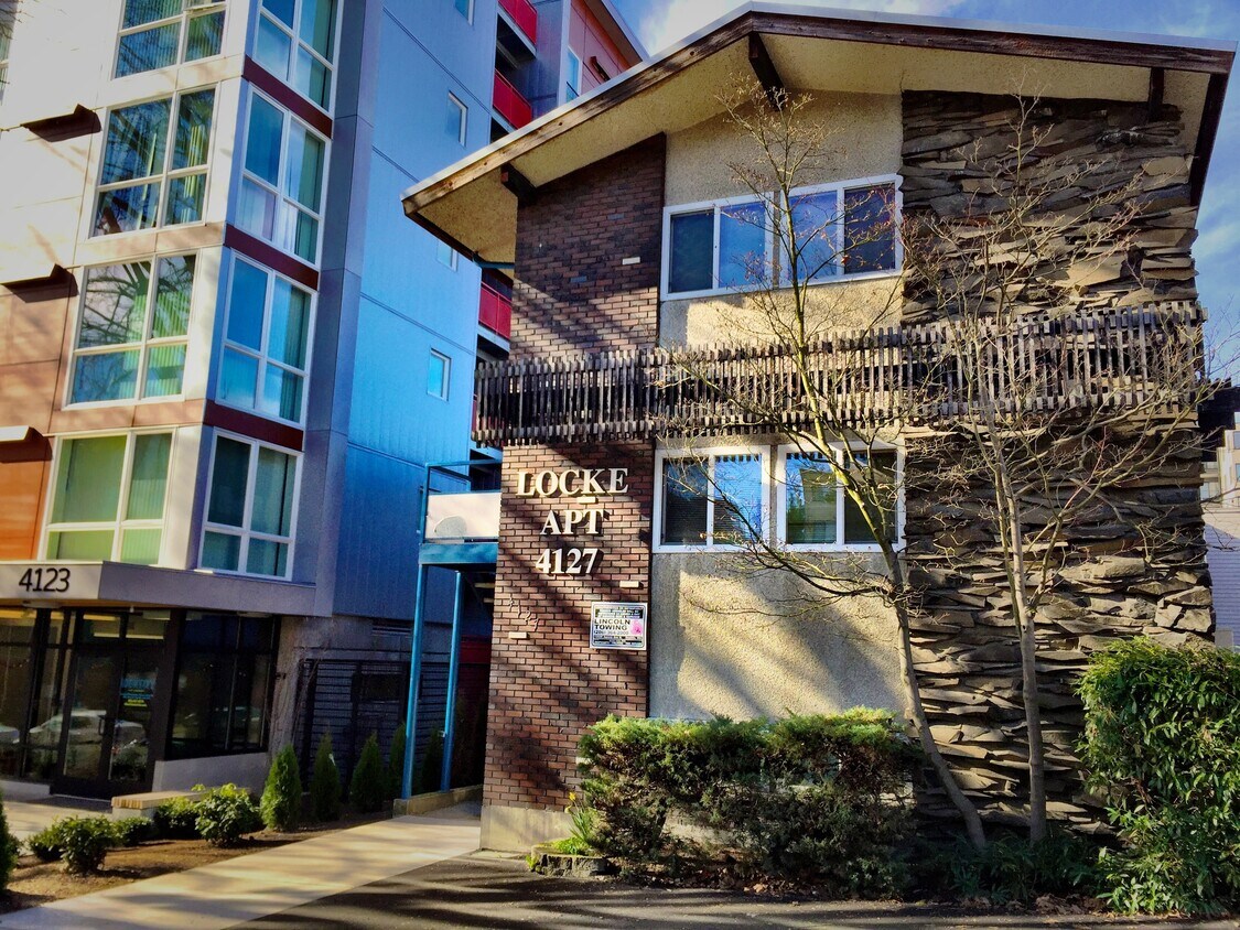 Building Photo - 4127 12th Ave NE
