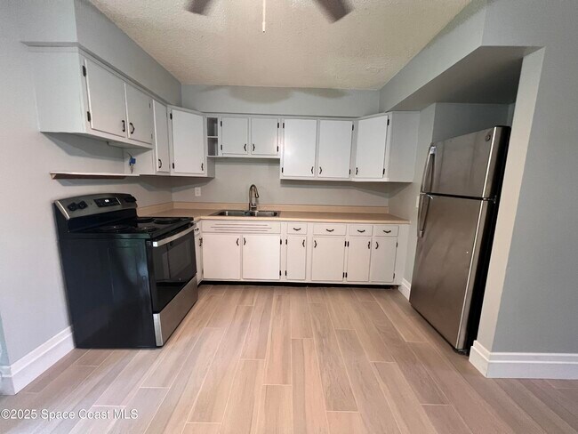 Foto del edificio - 127 West Ct