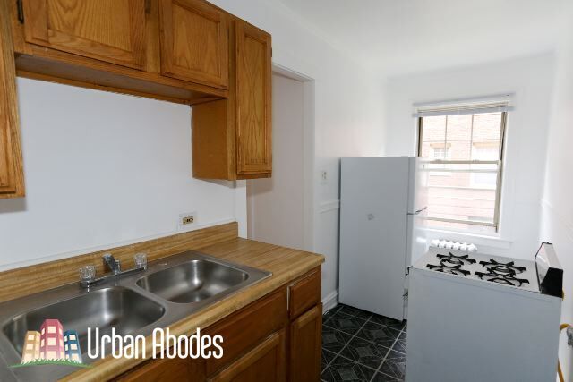 Building Photo - 3267 W Wrightwood Ave
