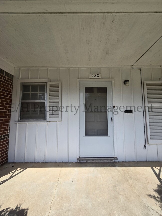 Building Photo - 520 S Glendale St