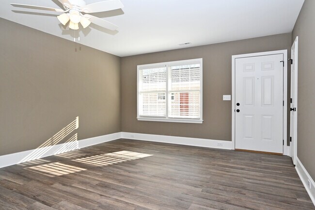 Sala de estar 2 - 1535 Warnke Rd NW